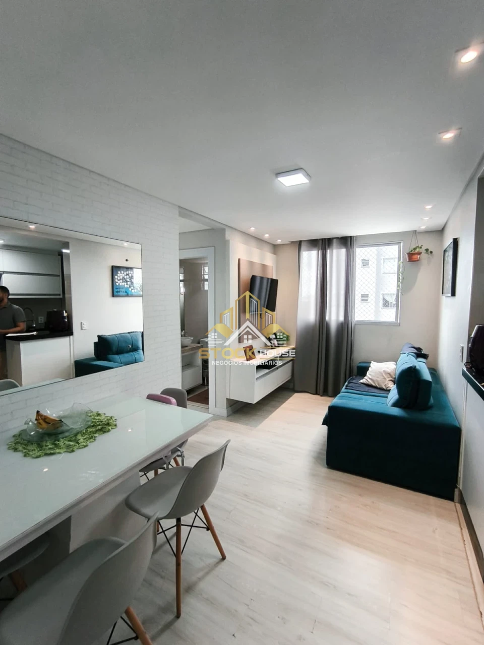 Imagens do imóveis APARTAMENTO SEMI MOBILIADO