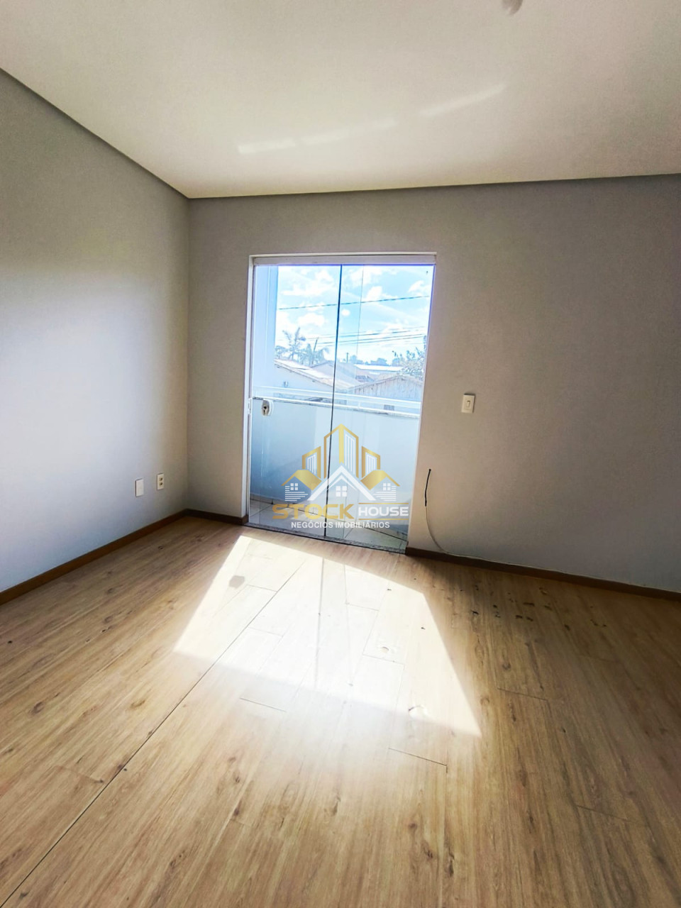 SOBRADO GEMINADO 2 QUARTOS BAIRRO ESPINHEIROS