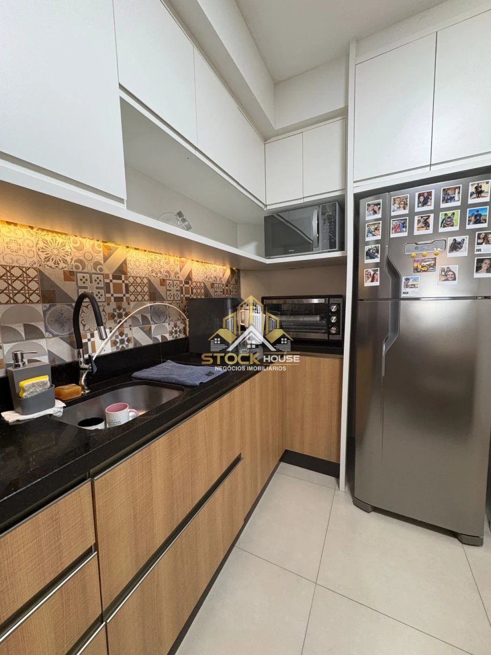 SOBRADO GEMINADO SEMI MOBILIADO