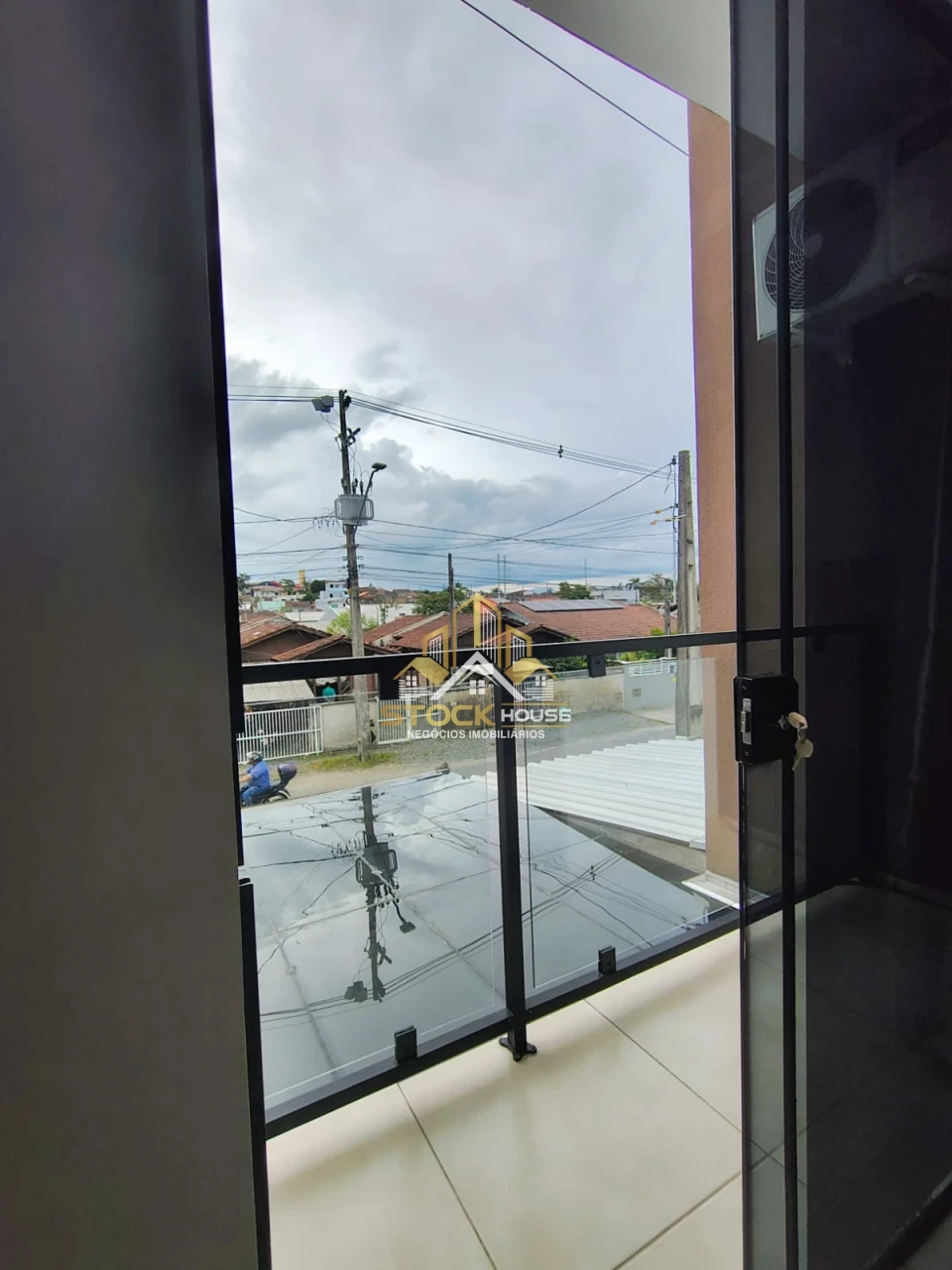 Imagens do imóveis SOBRADO GEMINADO NO PARANAGUAMIRIM