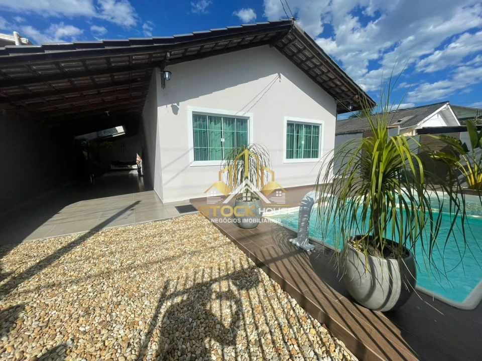 Imagens do imóveis Casa averbada com piscina