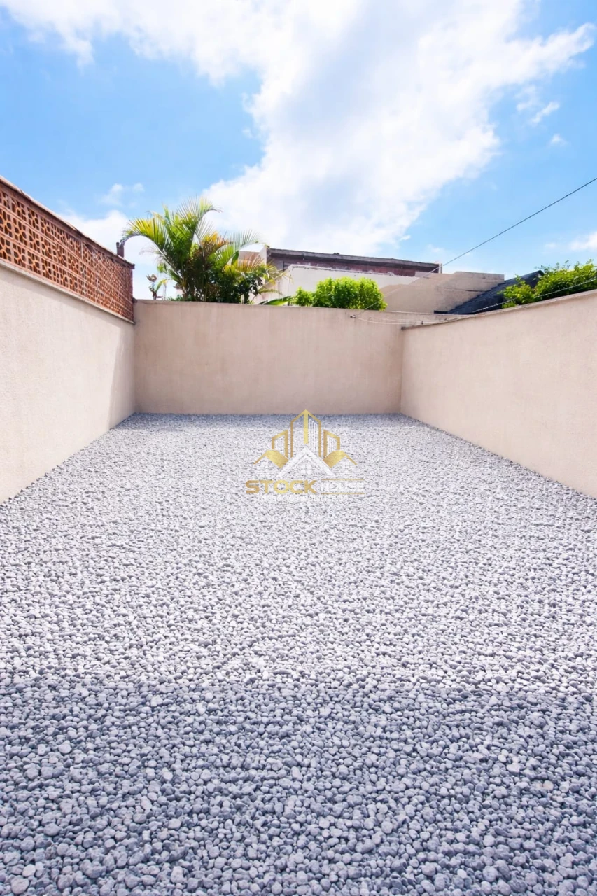 CASA GEMINADA COM 3 QUARTOS