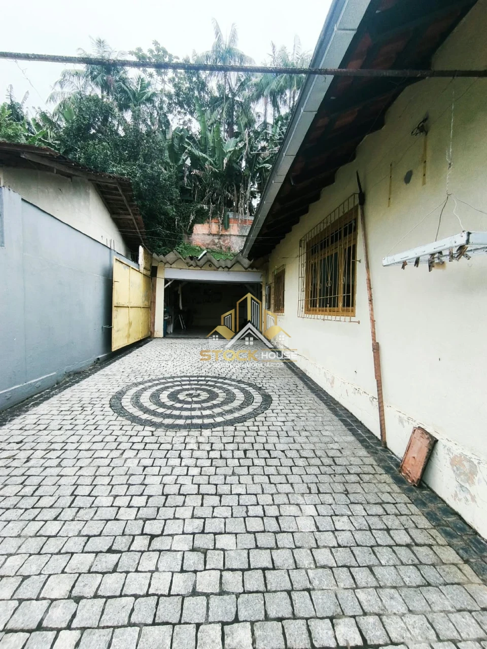 Imagens do imóveis CASA ESCRITURADA GUANABARA
