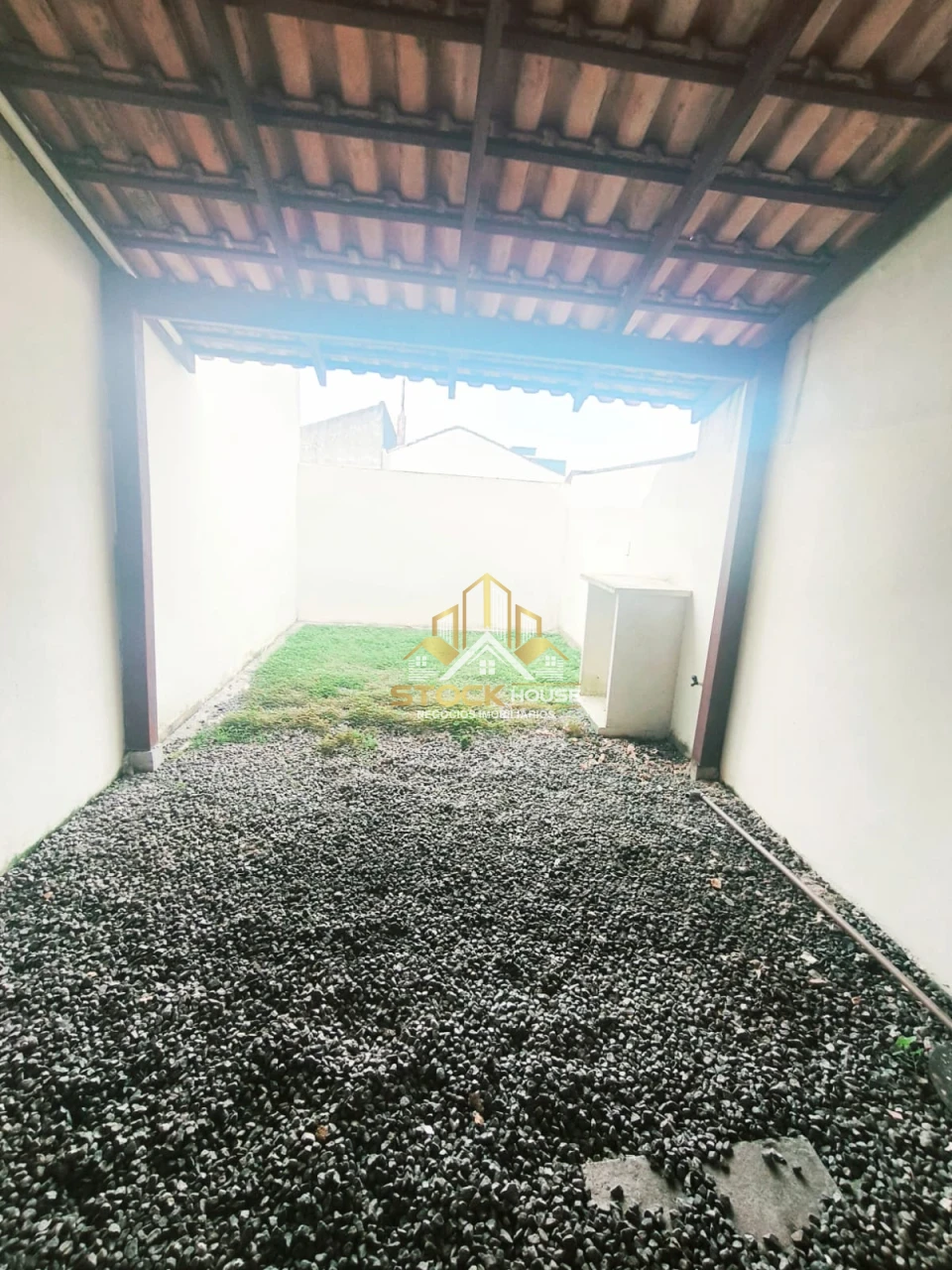 SOBRADO GEMINADO 2 SUITES