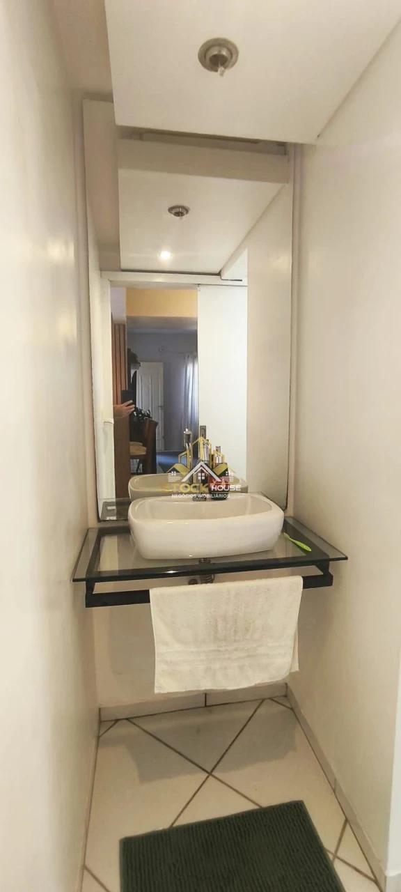 Sobrado Geminado com piscina à venda