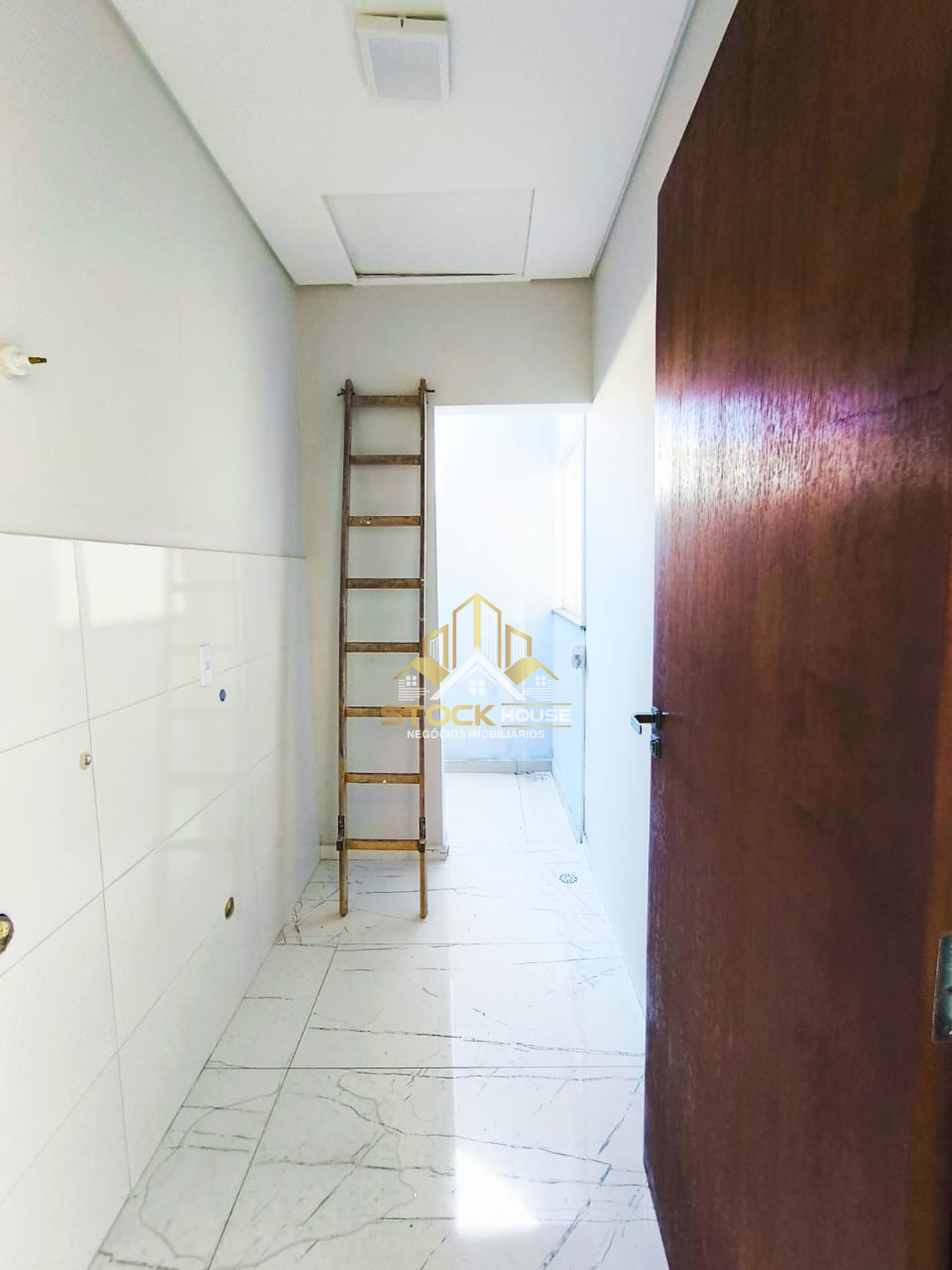 Imagens do imóveis OPORTUNIDADE CASA GEMINADA SUÍTE + 2 QUARTOS BAIRRO PARQUE GUARANI