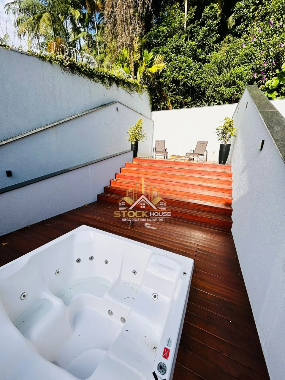 EXCEPCIONAL SOBRADO GEMINADO, 3 SUÍTES, A VENDA EM JOINVILLE