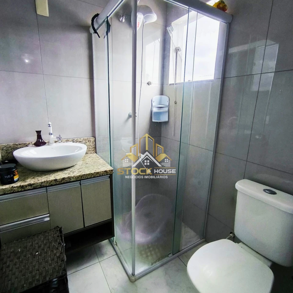 SOBRADO GEMINADO SEMI MOBILIADO, SUÍTE + 2 QUARTOS, A VENDA EM JOINVILLE