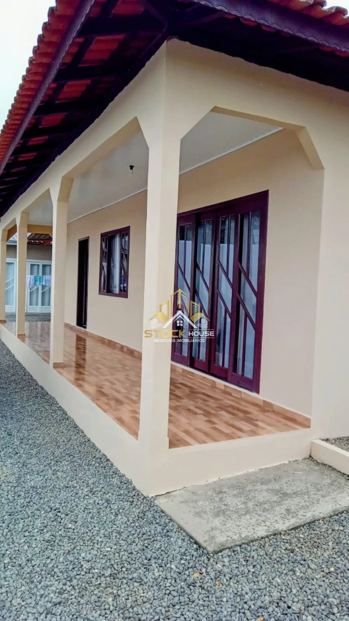 TERRENO COM DUAS CASAS À VENDA