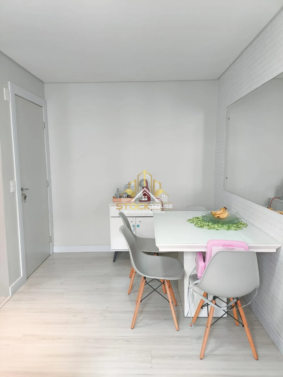 Imagens do imóveis APARTAMENTO SEMI MOBILIADO