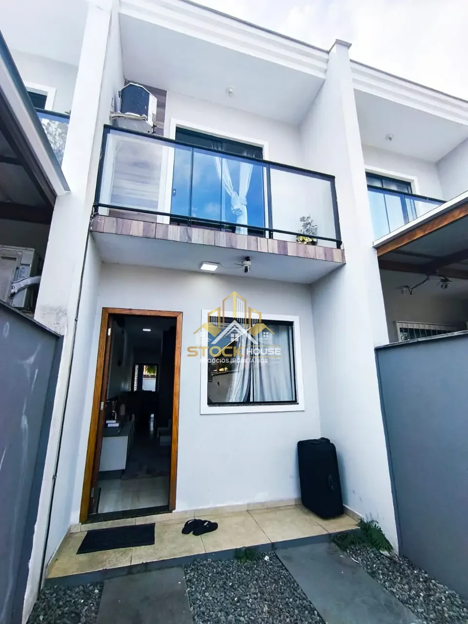 LINDO SOBRADO GEMINADO SEMI MOBILIADO 2 QUARTOS BAIRRO COMASA