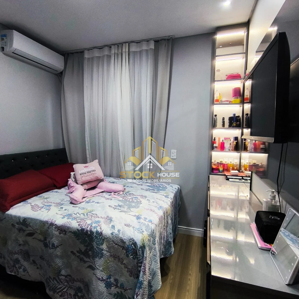 SOBRADO GEMINADO SEMI MOBILIADO, 2 QUARTOS, A VENDA EM JOINVILLE