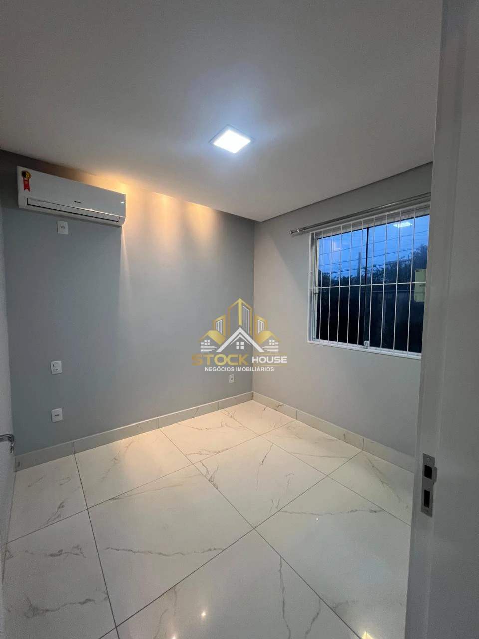 Imagens do imóveis LINDO APARTAMENTO SEMI MOBILIADO 2 QUARTOS BAIRRO GUANABARA