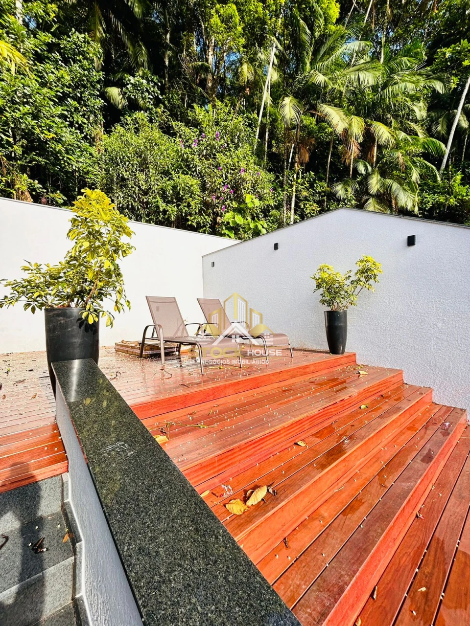 EXCEPCIONAL SOBRADO GEMINADO, 3 SUÍTES, A VENDA EM JOINVILLE