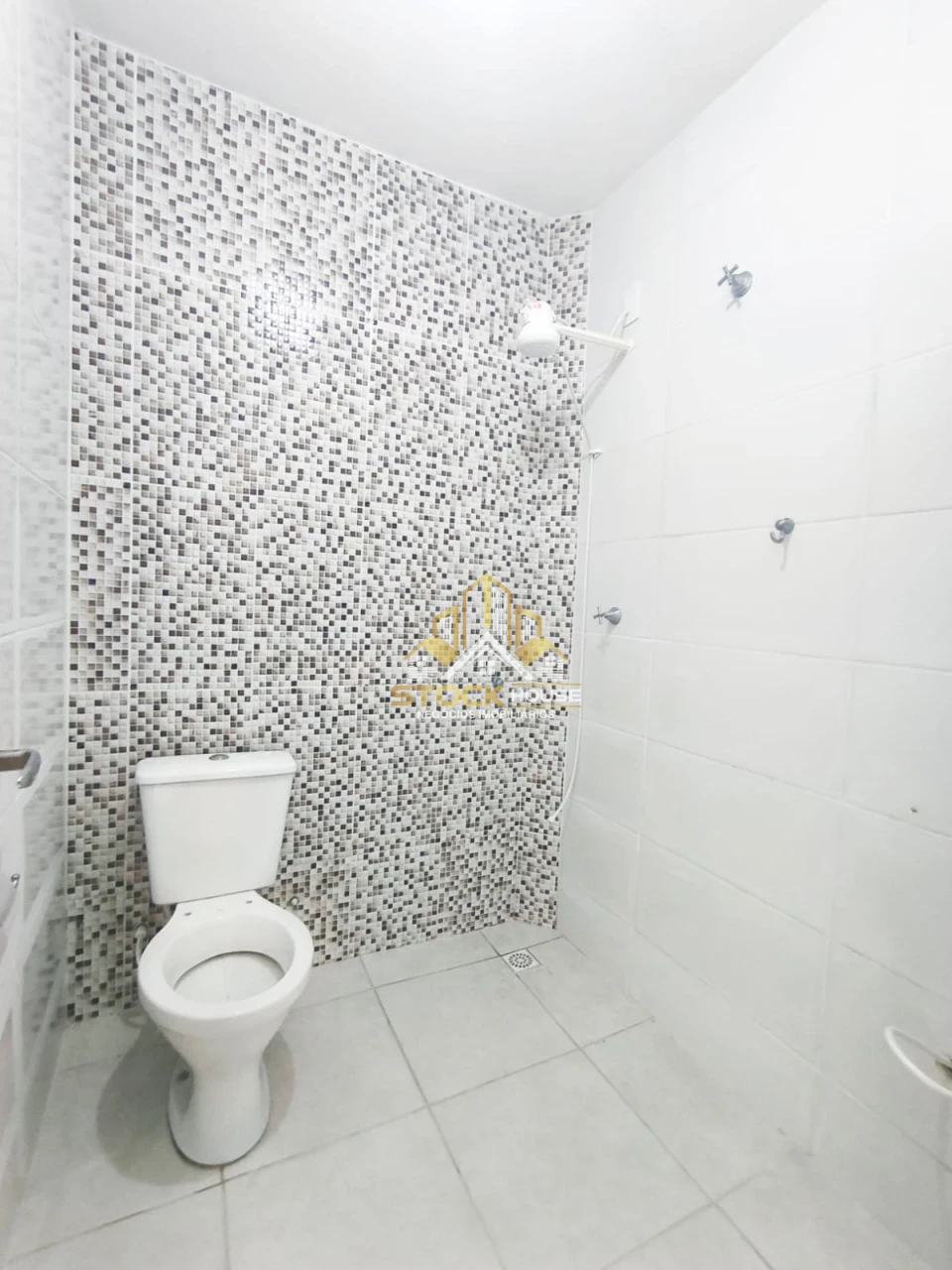SOBRADO GEMINADO 2 SUITES