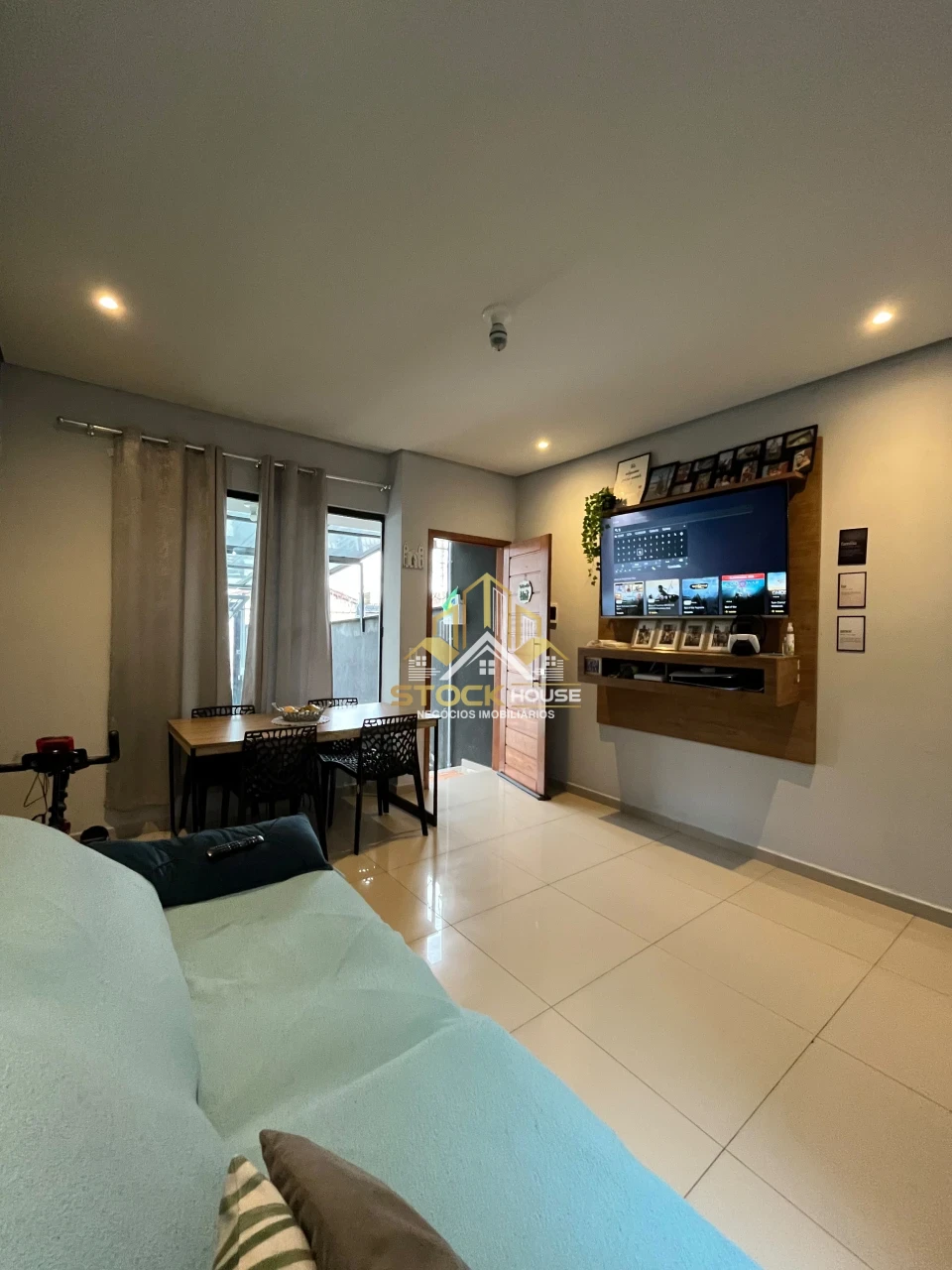 Imagens do imóveis CASA GEMINADA PLANTA BAIXA