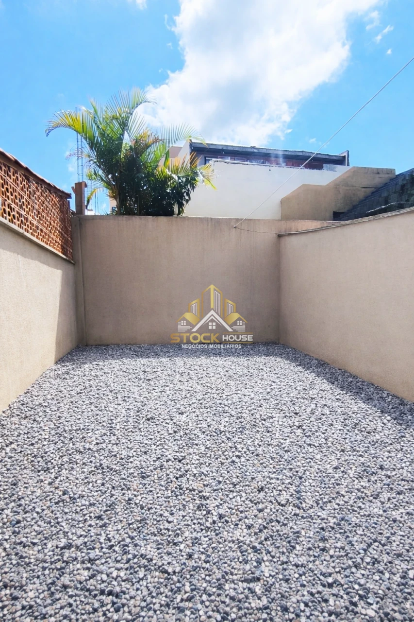 CASA GEMINADA COM 3 QUARTOS