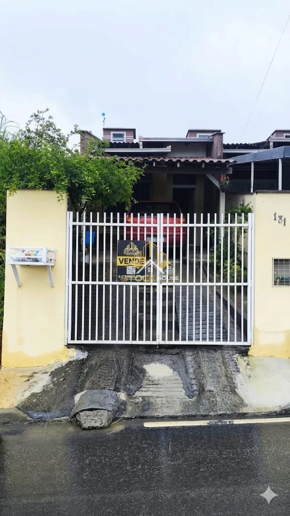 CASA GEMINADA EM ARAQUARI