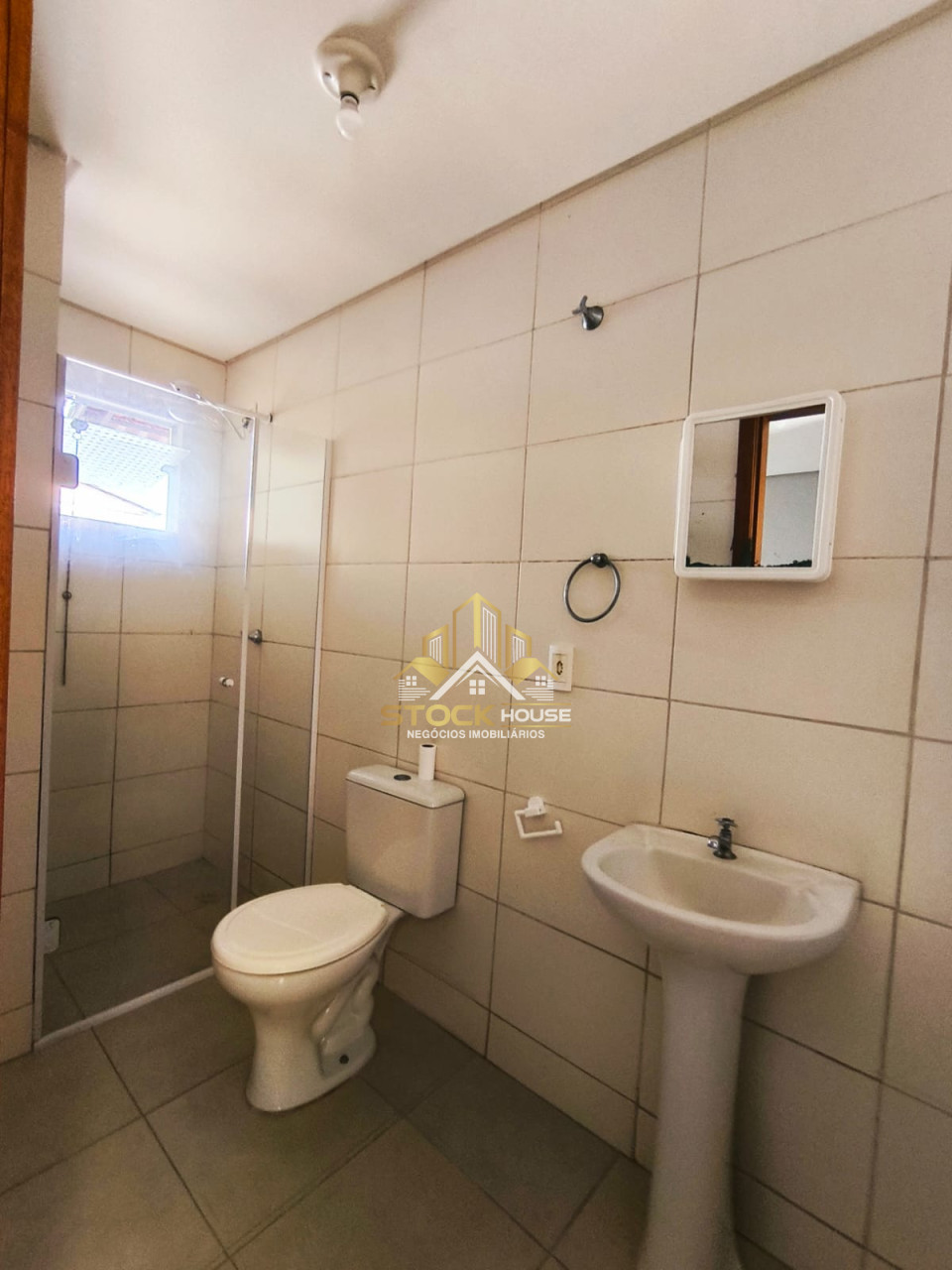SOBRADO GEMINADO 2 QUARTOS BAIRRO ESPINHEIROS