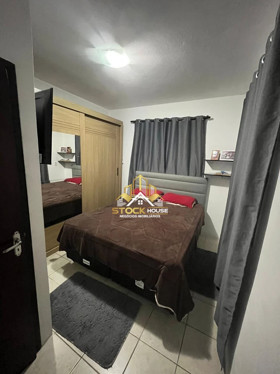 CASA SEMI MOBILIADA, 3 QUARTOS, A VENDA EM JOINVILLE