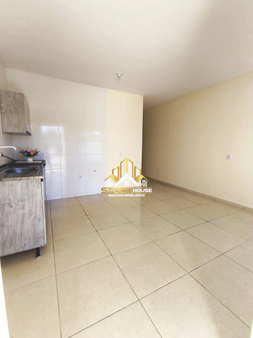 CASA GEMINADA PARA LOCAÇÃO, 1 SUÍTE + 1 QUARTO EM ARAQUARI