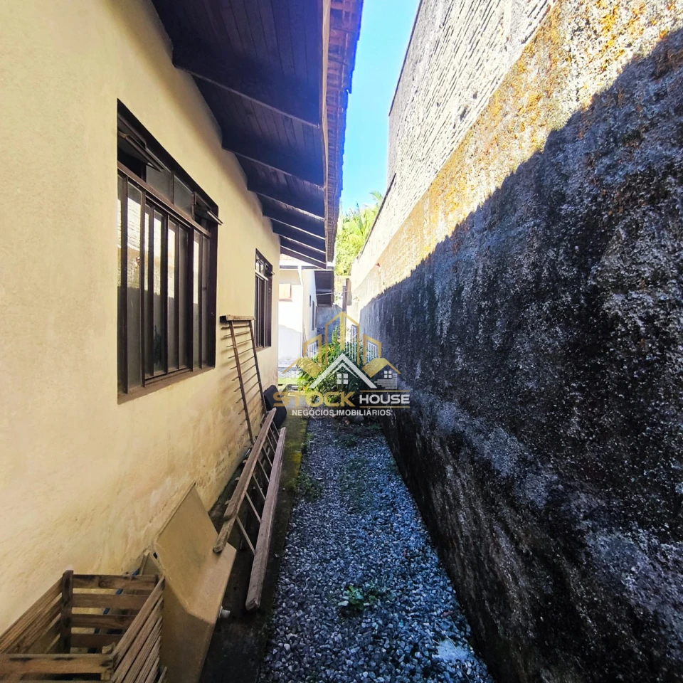 Imagens do imóveis CASA COM TERRENO 360m², PERFEITO PARA CONSTRUIR, BAIRRO IRIRIU