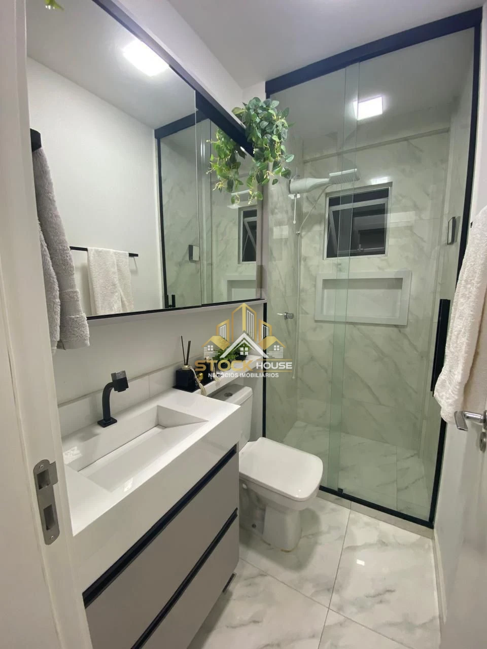 Imagens do imóveis APARTAMENTO SEMI MOBILIADO, 2 QUARTOS, A VENDA EM JOINVILLE