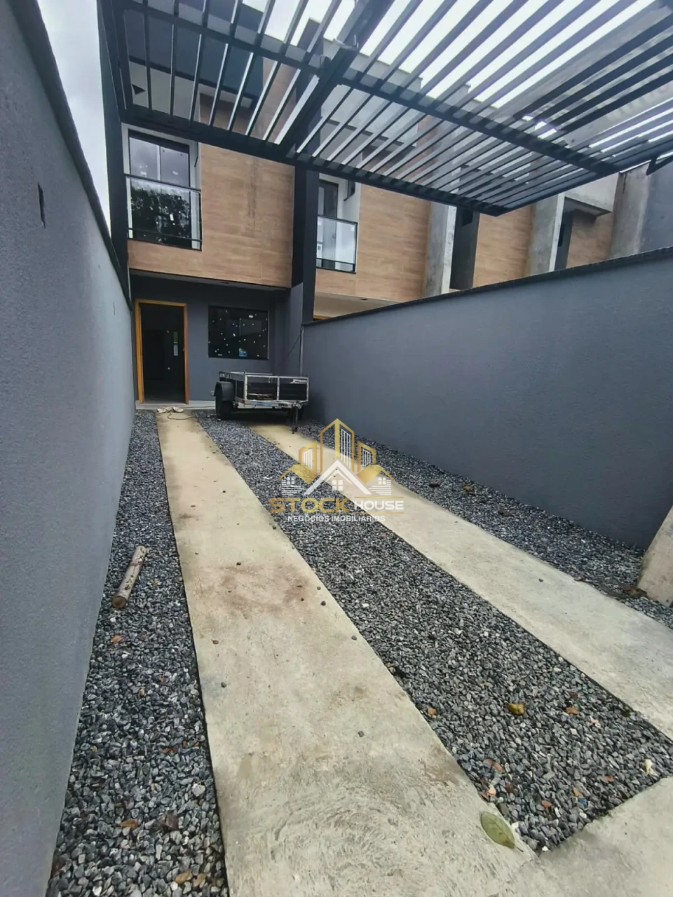 Imagens do imóveis SOBRADO GEMINADO NOVO 2 SUÍTES BAIRRO NOVA BRASILIA