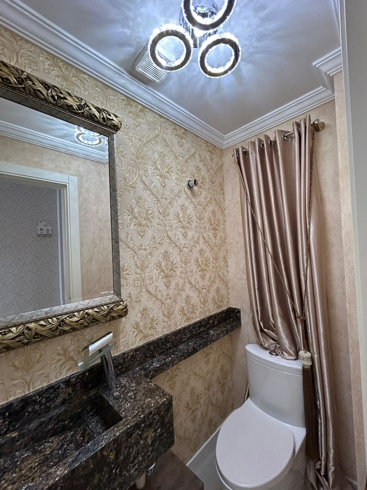 Imagens do imóveis VENDE-SE - EDIFICIO EVEREST - ITAPEMA -SC