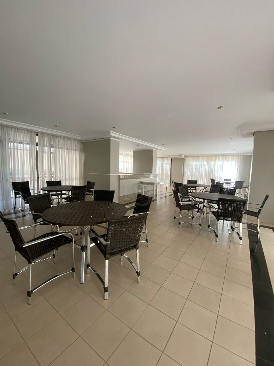 APARTAMENTO TRIPLEX - Andar alto à venda no centro de Londrina - Edificio Barão de Goiás