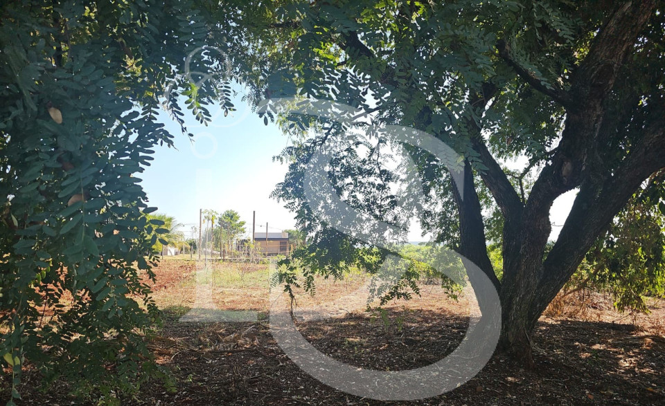 Terreno sub esquina com 2.149,42 m²  plano