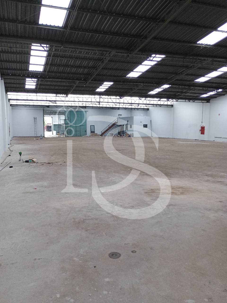 Barracão para alugar em Londrina, Vila Casoni, com 1900 m²