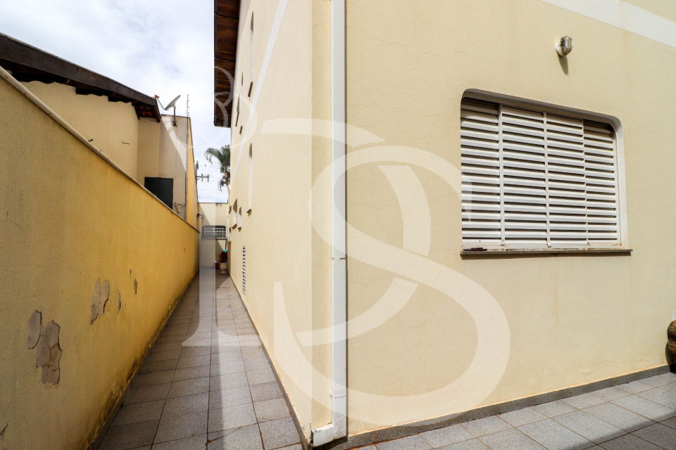 Sobrado à venda em Londrina, Jardim Adriana I, com 3 suítes, com 300 m²