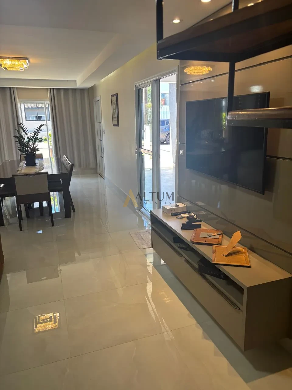 Imagens do imóveis Casa Térrea Mobiliada em Condomínio Fechado no Country