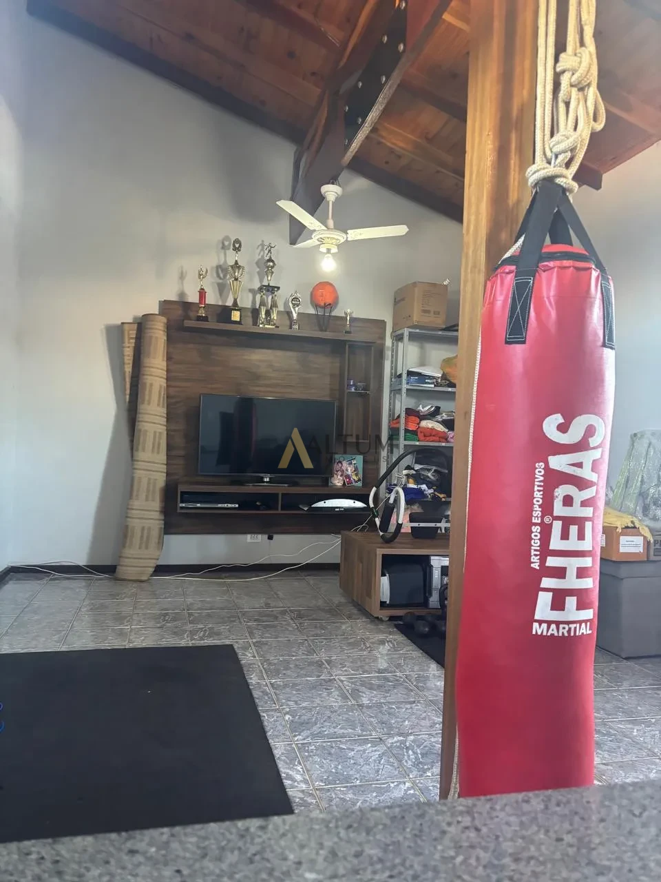 Imagens do imóveis Casa Térrea Mobiliada em Condomínio Fechado no Country