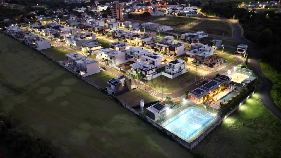 Excelente terreno à venda em condomínio fechado no Vila Firenze, em Cascavel/PR.