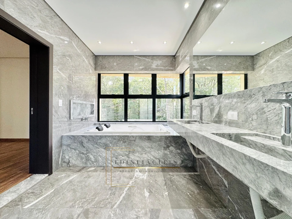 Condominio Royal Forest