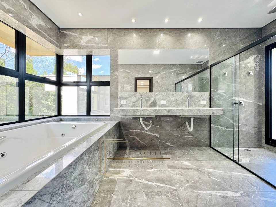 Condominio Royal Forest