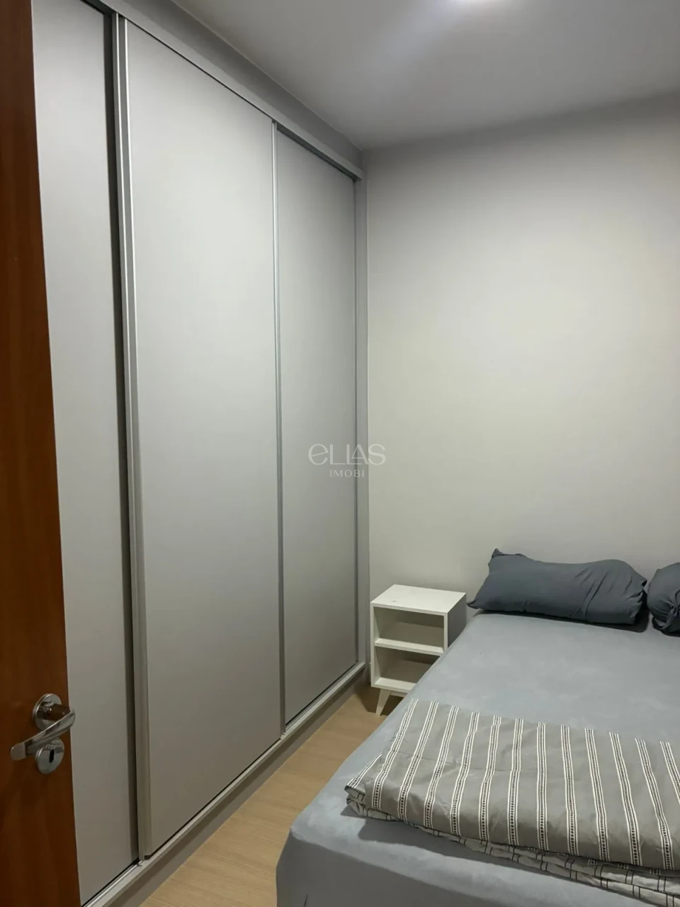 Apartamento À Venda E Locação Ed. Spazio Louvre Londrina
