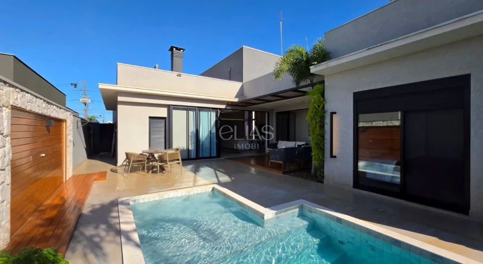 Imagens do imóveis Casa Térrea À Venda No Sun Lake Com 3 Suítes