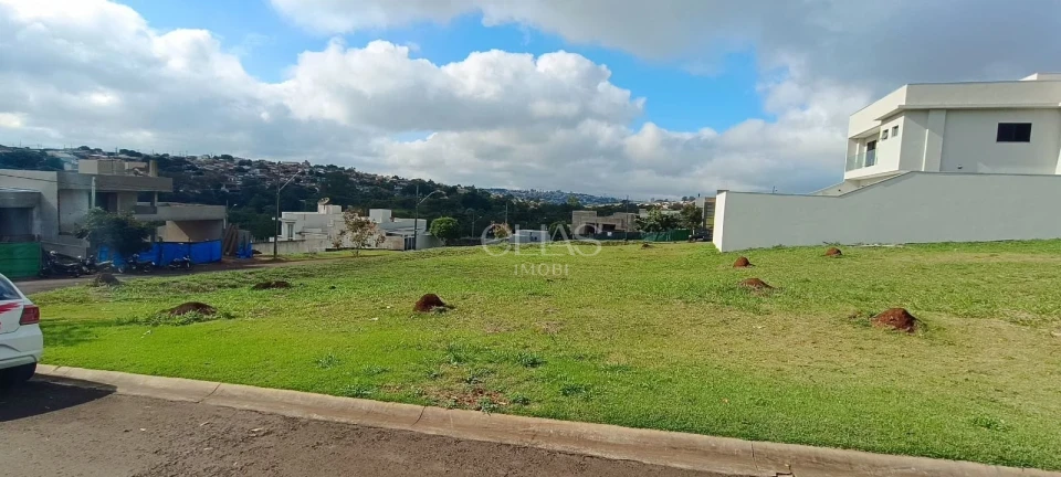 Terreno no condomínio Morada das Flores