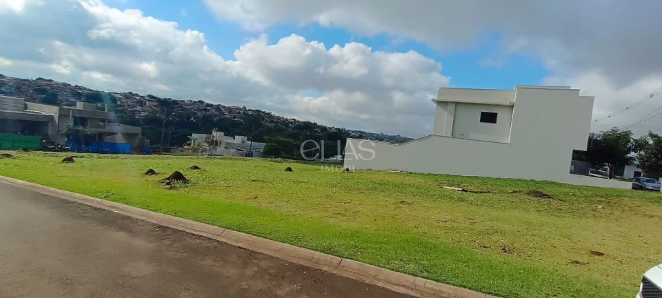 Terreno no condomínio Morada das Flores