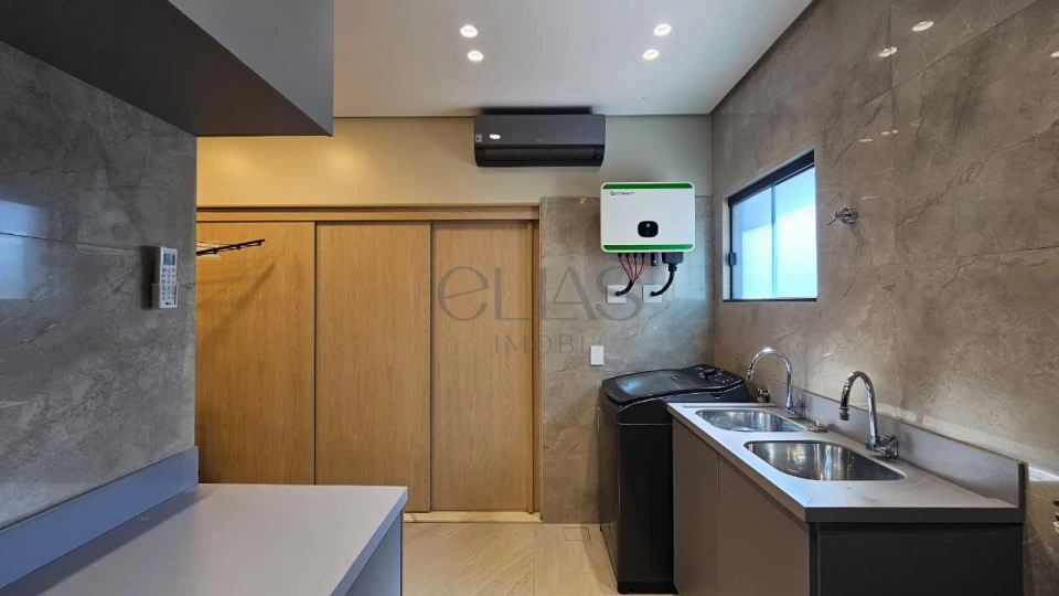 Imagens do imóveis Sobrado à Venda no Parque Tauá Condomínio Tangará