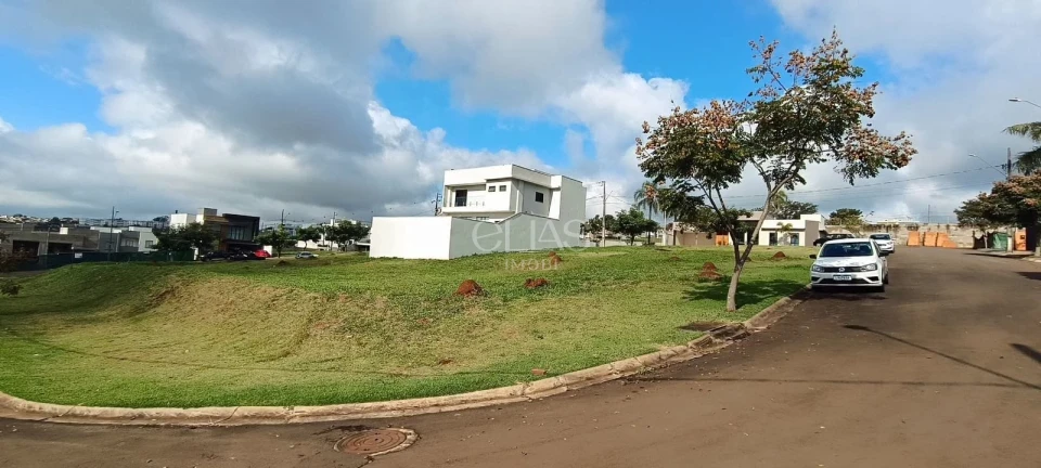 Terreno no condomínio Morada das Flores