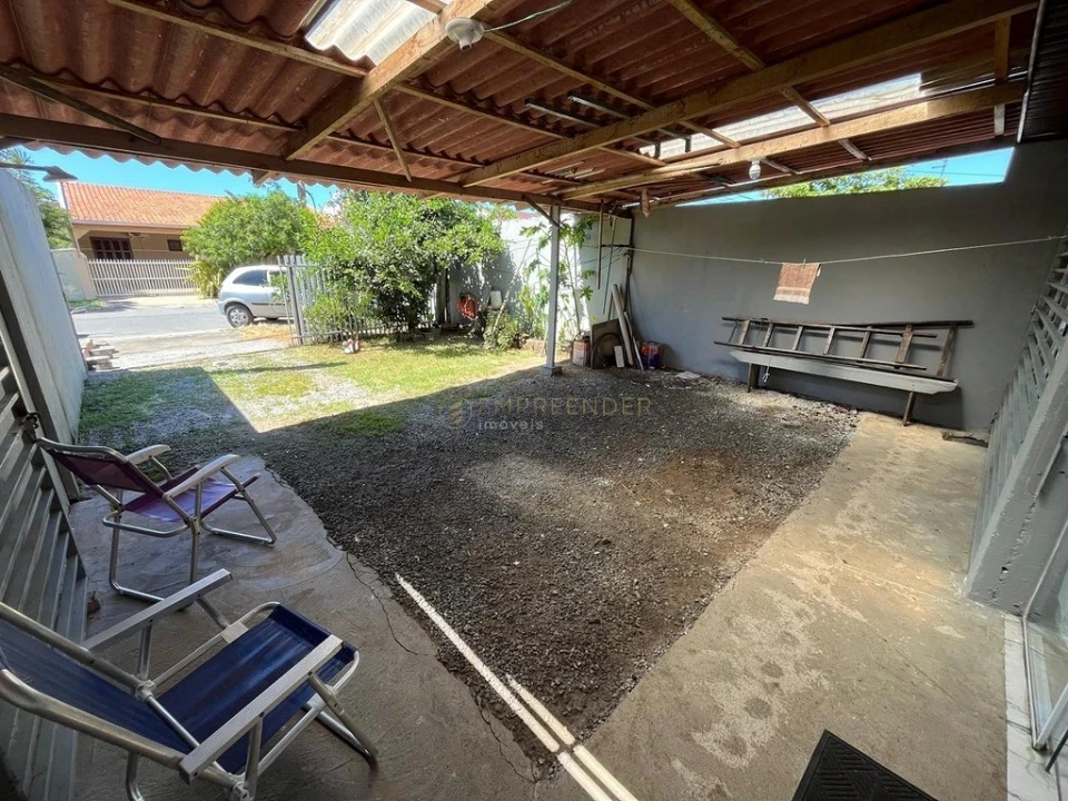 CASA COM 2 DORMITÓRIOS NO JARDIM CANADÁ