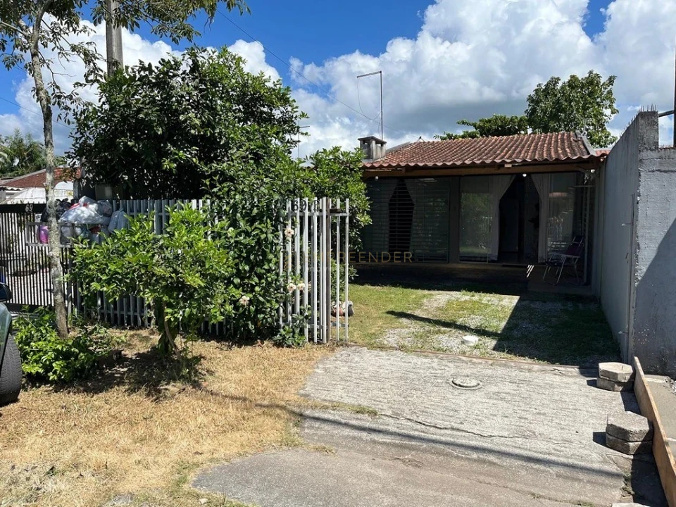 CASA COM 2 DORMITÓRIOS NO JARDIM CANADÁ