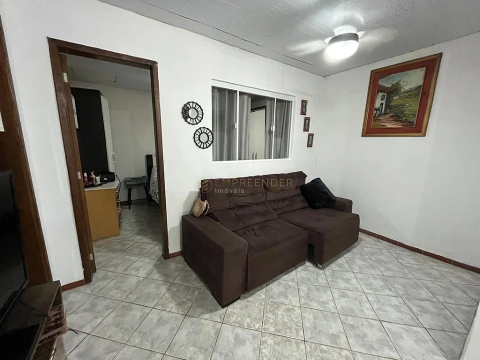 CASA COM 2 DORMITÓRIOS NO JARDIM CANADÁ