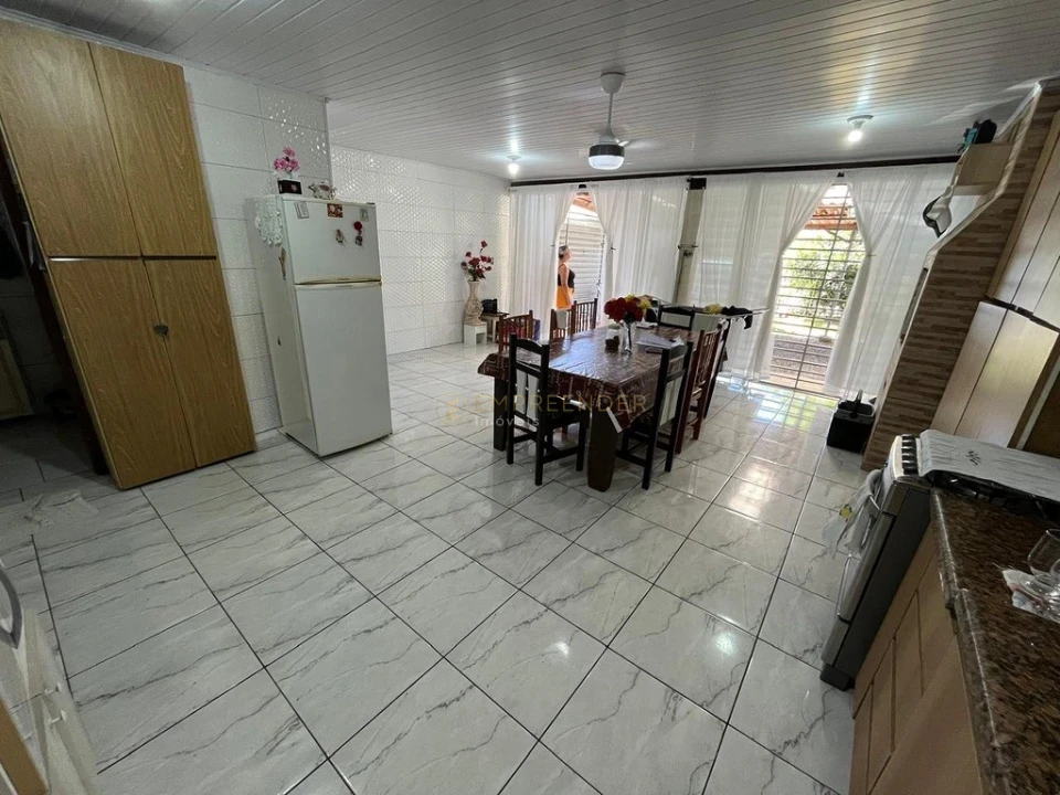 CASA COM 2 DORMITÓRIOS NO JARDIM CANADÁ