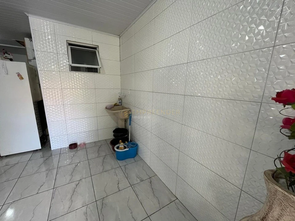 CASA COM 2 DORMITÓRIOS NO JARDIM CANADÁ