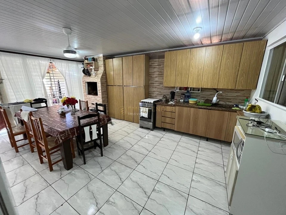 CASA COM 2 DORMITÓRIOS NO JARDIM CANADÁ
